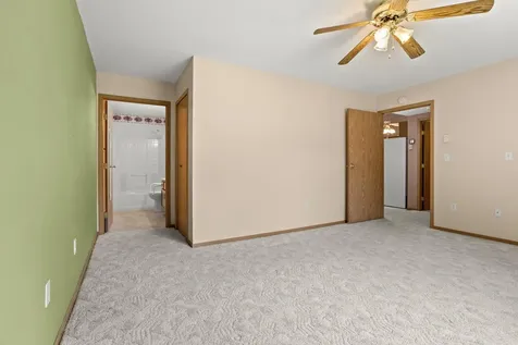 4752 10th Avenue S Fargo ND 58103