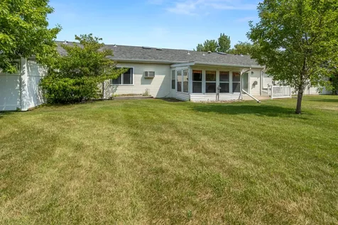 4752 10th Avenue S Fargo ND 58103