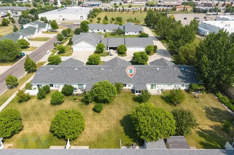 4752 10th Avenue S Fargo ND 58103