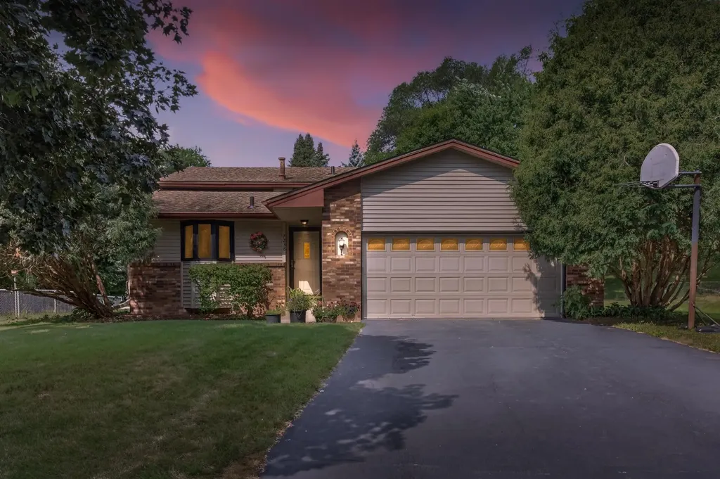 7238 Taffy Way Eden Prairie MN 55346