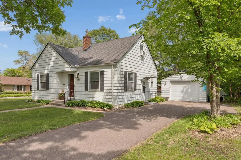133 Ridgewood Drive Hopkins MN 55343