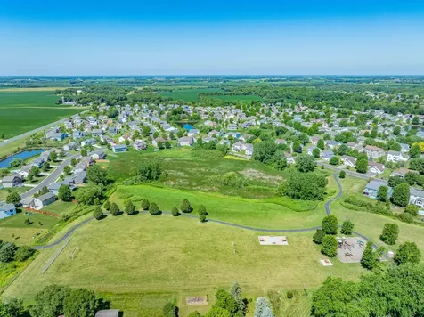 1635 Hidden Trail Mayer MN 55360