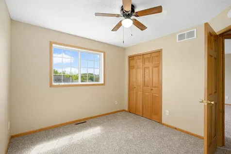 6833 Pine Crest Trl S Cottage Grove MN 55016