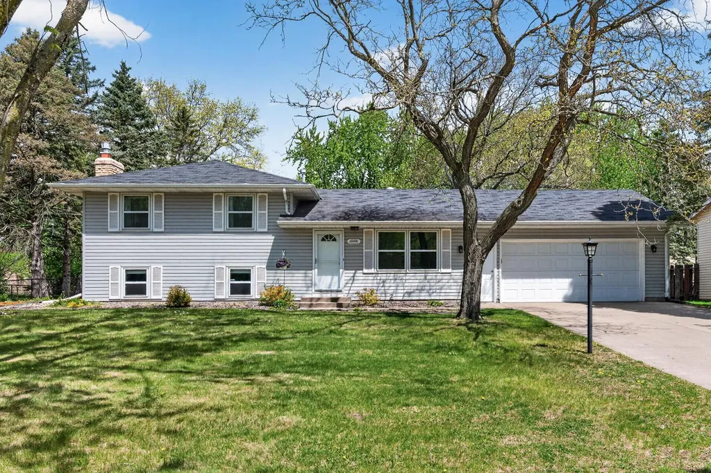 10441 Crocus Street NW Coon Rapids MN 55433