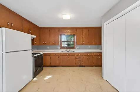 834 Iroquois Avenue Saint Paul MN 55119