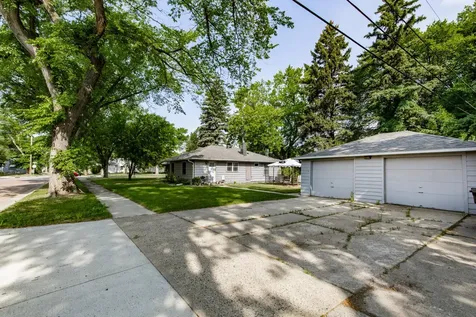 1601-1603 Broadway N Fargo ND 58102