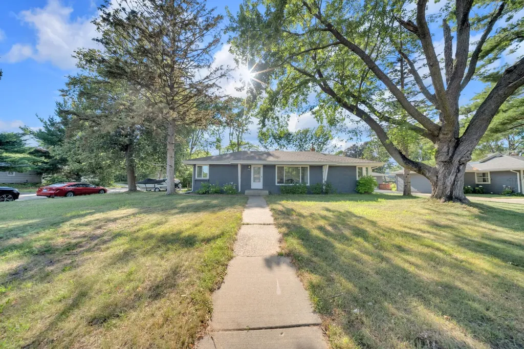 2765 Merrill Street Roseville MN 55113