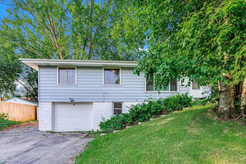 6481 Rath Drive Woodbury MN 55125