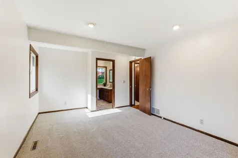 6481 Rath Drive Woodbury MN 55125