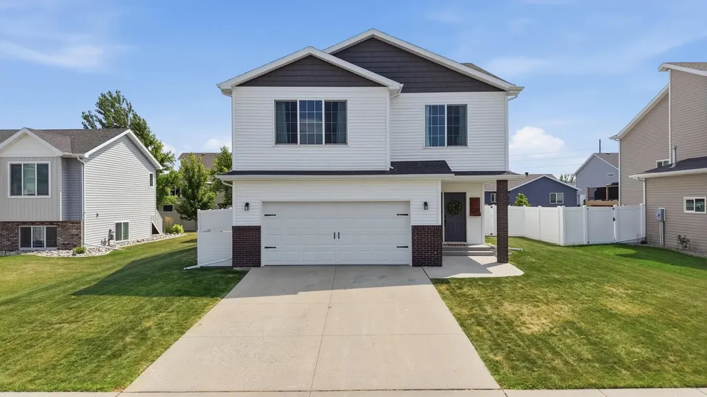 1307 30th Avenue W West Fargo ND 58078