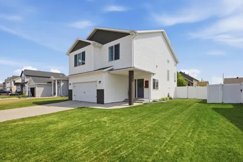 1307 30th Avenue W West Fargo ND 58078