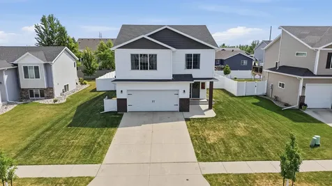 1307 30th Avenue W West Fargo ND 58078