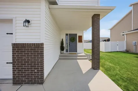 1307 30th Avenue W West Fargo ND 58078
