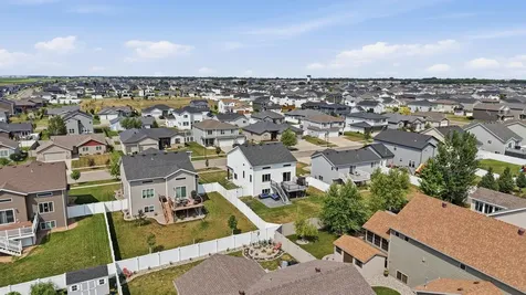 1307 30th Avenue W West Fargo ND 58078