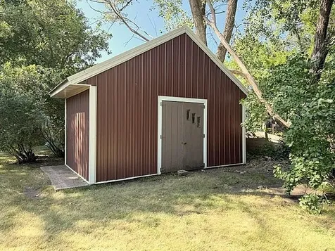 2022 River Road Windom MN 56101
