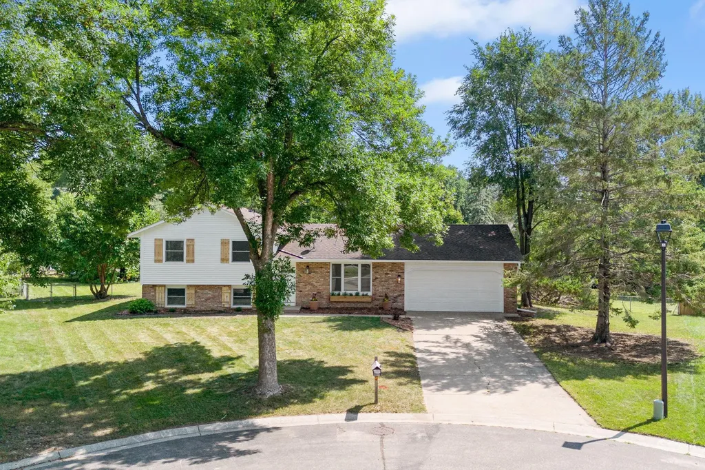 7541 Immanuel Avenue Court S Cottage Grove MN 55016