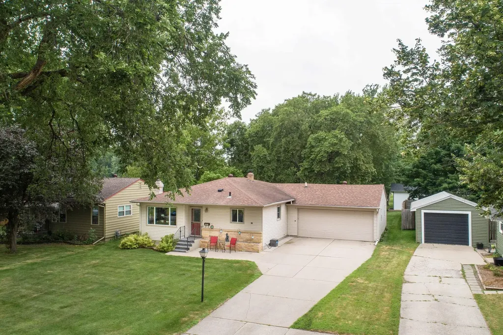 1219 N Lake Street Fergus Falls MN 56537