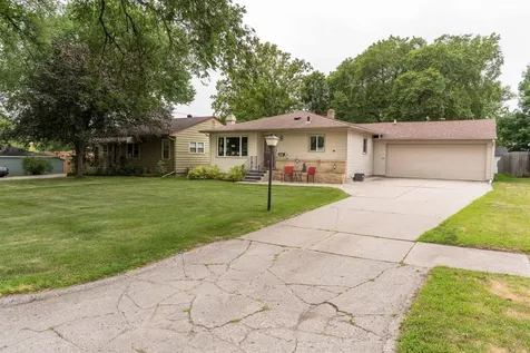 1219 N Lake Street Fergus Falls MN 56537