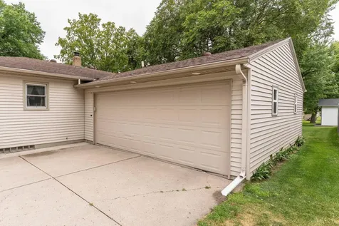 1219 N Lake Street Fergus Falls MN 56537