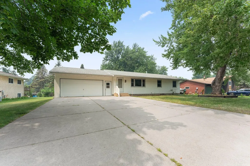 8053 Cloman Avenue Inver Grove Heights MN 55076