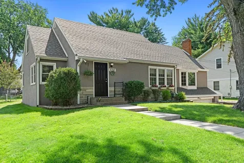 2750 Oxford Street N Roseville MN 55113