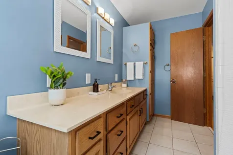 2750 Oxford Street N Roseville MN 55113