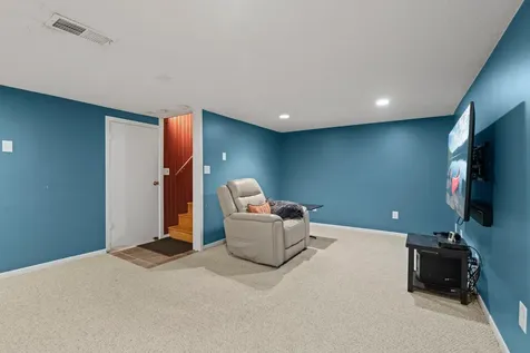 2750 Oxford Street N Roseville MN 55113