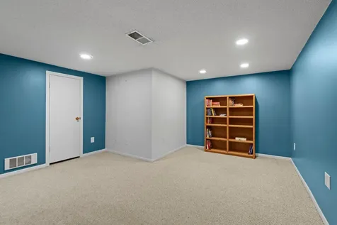 2750 Oxford Street N Roseville MN 55113