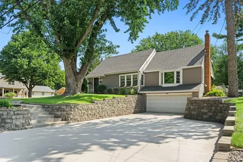 2750 Oxford Street N Roseville MN 55113