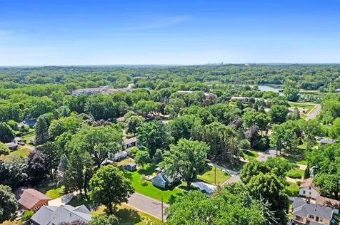 2750 Oxford Street N Roseville MN 55113