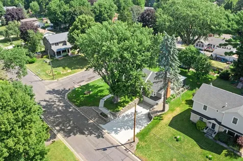 2750 Oxford Street N Roseville MN 55113