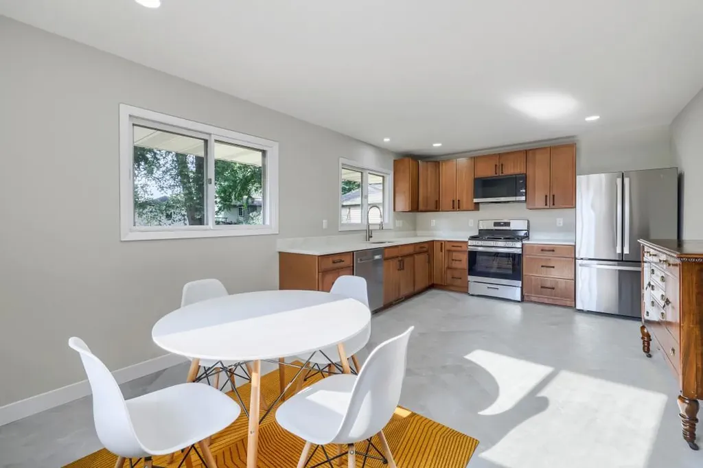 3694 Upper 73rd Street E Inver Grove Heights MN 55076