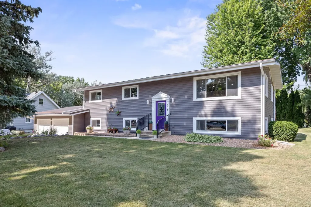 536 4th Street N Winsted MN 55395