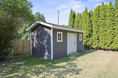 536 4th Street N Winsted MN 55395
