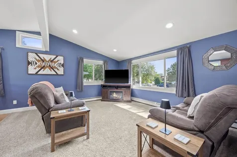 536 4th Street N Winsted MN 55395