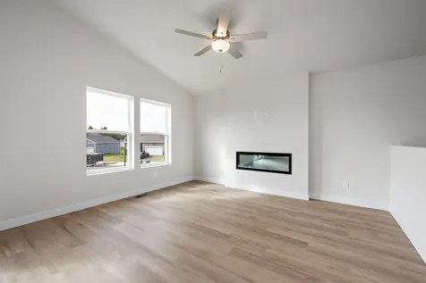 607 Redwood Loop N Cambridge MN 55008