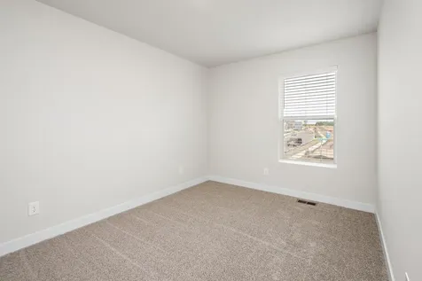 607 Redwood Loop N Cambridge MN 55008
