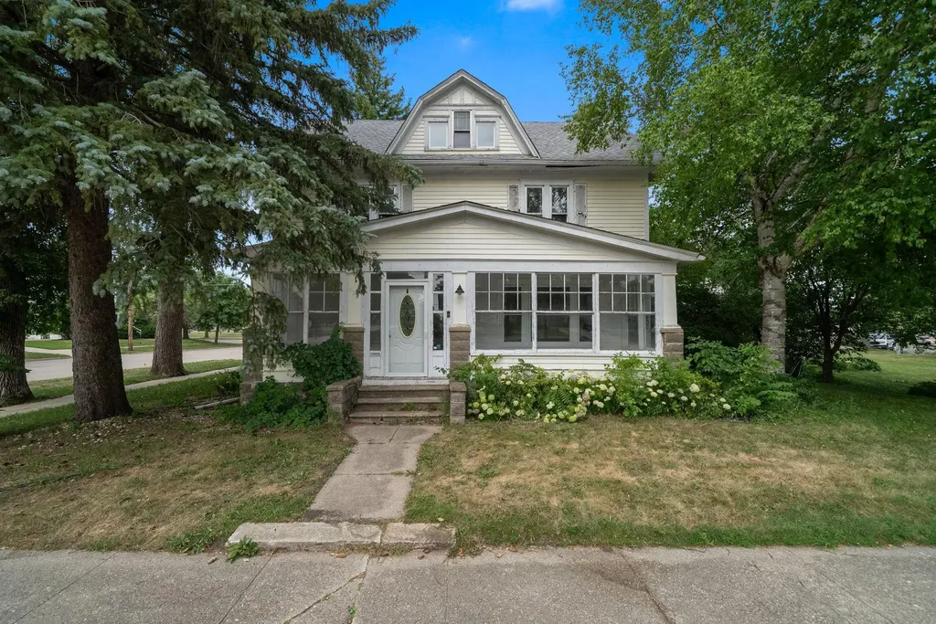 224 2nd Avenue SE Pipestone MN 56164