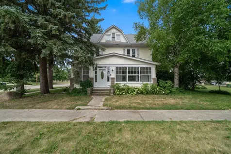 224 2nd Avenue SE Pipestone MN 56164