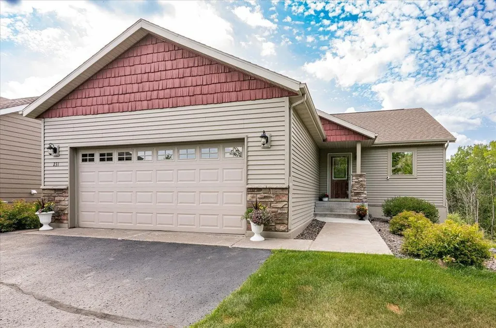 231 Hickory Street Duluth MN 55811