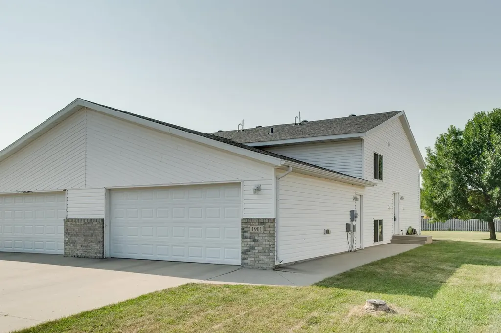 1901 41st Avenue S Moorhead MN 56560