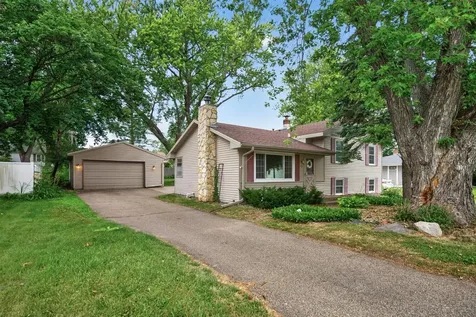 69 Dennis Lane N Maplewood MN 55119