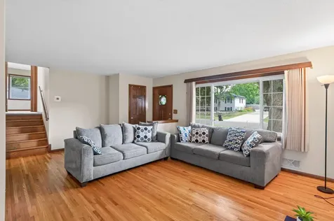 69 Dennis Lane N Maplewood MN 55119