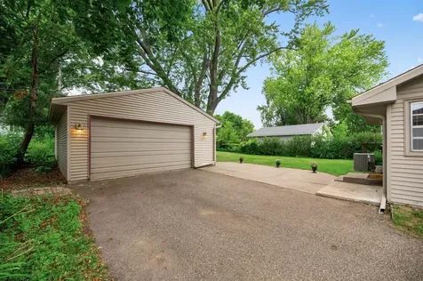 69 Dennis Lane N Maplewood MN 55119