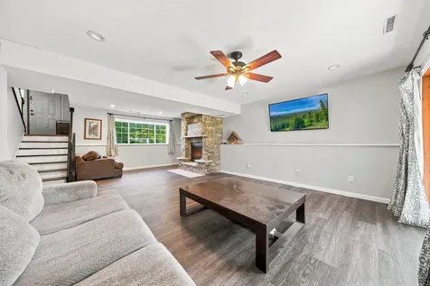 708 Maplebrook Drive NE Stewartville MN 55976