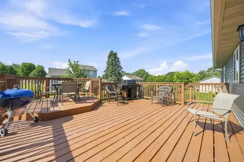 708 Maplebrook Drive NE Stewartville MN 55976