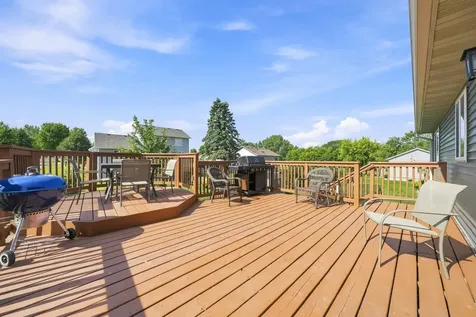 708 Maplebrook Drive NE Stewartville MN 55976