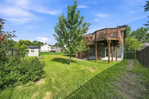 708 Maplebrook Drive NE Stewartville MN 55976