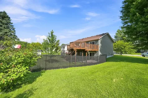 708 Maplebrook Drive NE Stewartville MN 55976