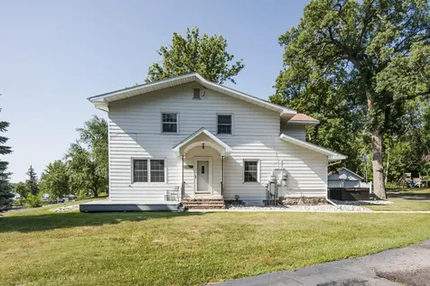1104 W Lake Drive Detroit Lakes MN 56501